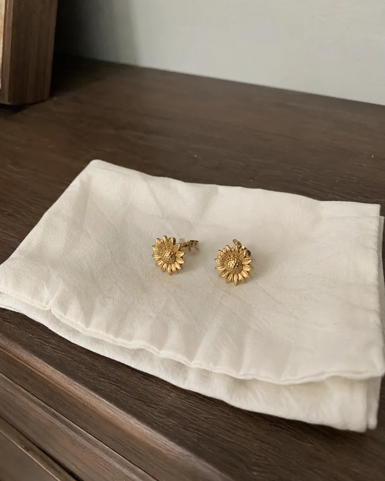 Original source for Earrings example 7