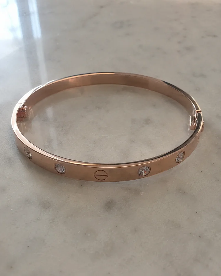 Original source for Jewelry Retouch example 10