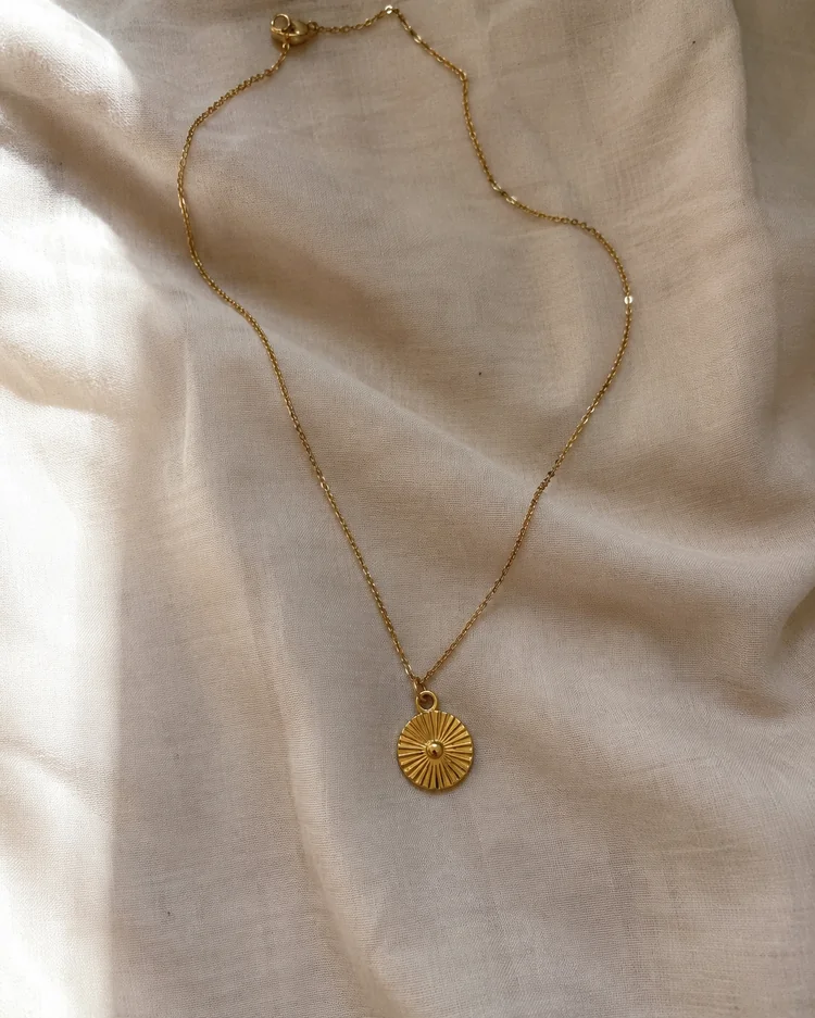 Original source for Jewelry Retouch example 8