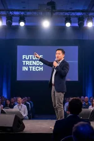 🗣️ Keynote speaker sample 2